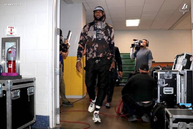 6场贡献9球1助攻，卡扎伊什维利当选中超9／10月最佳球员（6战斩9球+1助，卡扎伊什维利荣膺中超9-10月最佳球员）