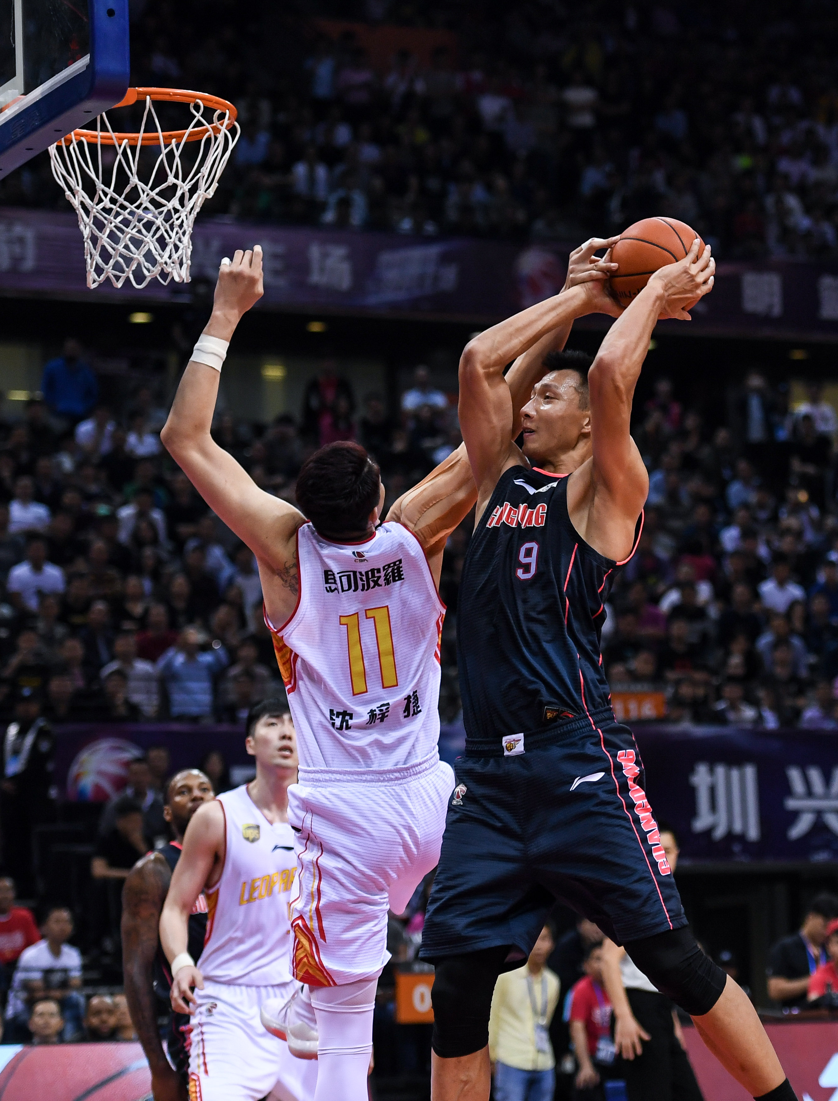 全明星投票榜首之争白热化（全明星票选榜首争夺战愈发激烈）