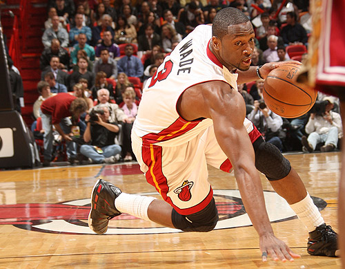 意甲半场：穆哈雷莫维奇传射，萨索洛暂2-1佛罗伦萨（意甲半场：穆哈雷莫维奇一传一射，萨索洛暂以2-1领先佛罗伦萨）