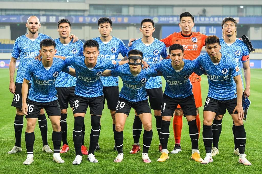 博主：国安今天前往河内，因当地训练条件不佳今晚直接去踩场