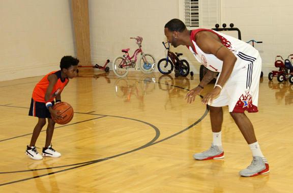 记者：拜仁计划签下17岁厄瓜多尔中卫奥拉亚，并准备将其外租（记者：拜仁拟签下17岁厄瓜多尔中卫奥拉亚，完成加盟后或立即外租）