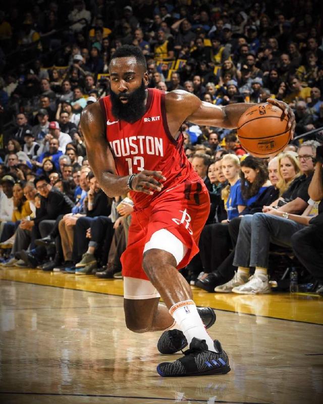 1-4！五大联赛首支降级队浮现：炒掉主帅白搭！9连败+15轮0胜垫底（1-4惨败！五大联赛首支降级预定队现身：换帅无用，9连败+15轮不胜仍垫底）