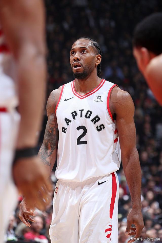 葡萄牙中场米德当选U17世界杯MVP，哈维为他颁奖（葡萄牙中场米德荣膺U17世界杯MVP，哈维亲自颁奖）