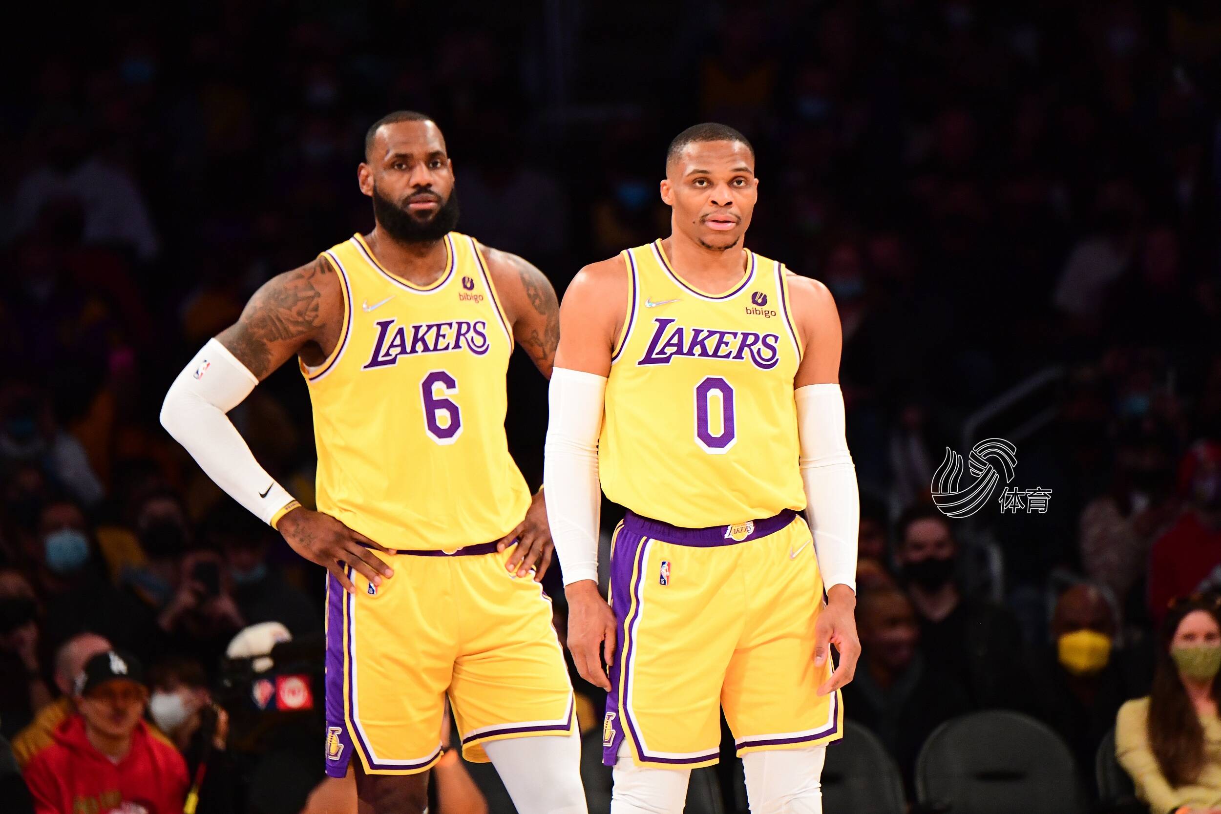 北京时间11月27日04：00，欧冠将会迎来一场...（欧冠重磅对决将于北京时间11月27日04：00打响）