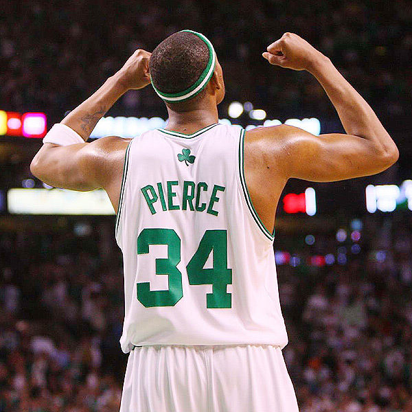 那不勒斯主场迎战尤文图斯，两队积分相近，那不勒斯伤兵满营，主场难胜尤文，可能战平。（意甲焦点：伤病缠身的那不勒斯主迎尤文，积分接近，平局更可期）