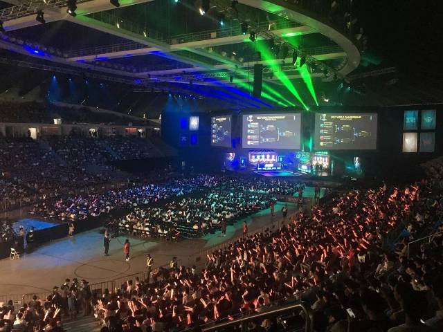 也凸显出中 也凸显出中