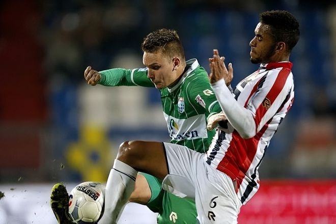 但在配合默 但在配合默